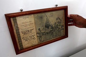 Sebuah penanda sejarah tertanggal 25 Desember 1965, yang merupakan tanda terima kasih RPKAD kepada UGM yang telah membantu menumpas Operasi Gestapu/PKI di Djawa Tengah. Belakangan, piagam ini mengingatkan publik ketika mengenang 50 tahun peristiwa pembantaian besar-besaran di Indonesia.