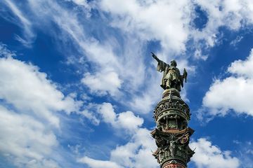 Monumen Colombus di Rambla, Barcelona, Spanyol, yang diresmikan pada 1888. Tampak patung perunggu yang mengabadikan sosok sang penjelajah.