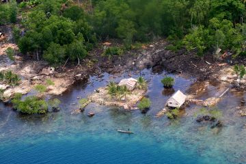 Air laut menggenangi wilayah permukiman penduduk di Kepulauan Solomon. Pada 2014, lima pulau dinyatakan hilang.