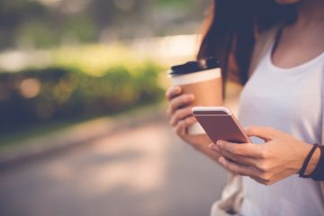 Bukannya Anti Sosial, Kecanduan Smartphone Justru Bisa Menyebabkan &quot;Hyper Sosial&quot;