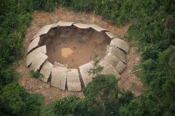 Perlindungan untuk Desa Adat Yanomami yang Terasing di Hutan Amazon Brasilia