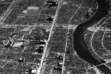 HIROSHIMA - Tiga minggu setelah tragedi bom, pemandangan dari  udara menunjukkan tingkat kehancuran 