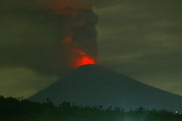 Status Gunung Agung Dinaikkan Dari Siaga Menjadi Awas
