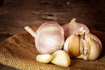 Studi Terbaru Temukan Khasiat Luar Biasa dari Bawang Putih