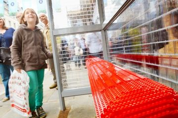 Wah Halte Bus Ini Dibangun dari Lego