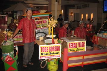 Jajanan Tradisional di Dharmawangsa Square