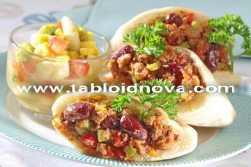 Beef Pita with Pineapple Salsa