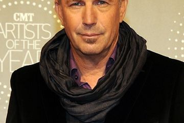Kevin Costner Habiskan 100 Milyar