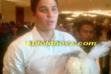 Temani Wisuda, Ada Apa dengan Mischa Chandrawinata dan Jessica Mila?
