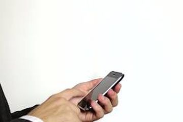 Gara Gara SMS Kuping Syukur Nyaris Putus