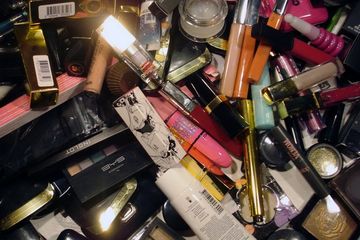 Cek Masa Kadaluarsa Kosmetik Anda