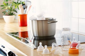 Cara Membersihkan Botol Susu Bayi dengan Benar