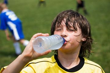 Rajin Minum Air Putih Bikin Anak Doyan Sayur