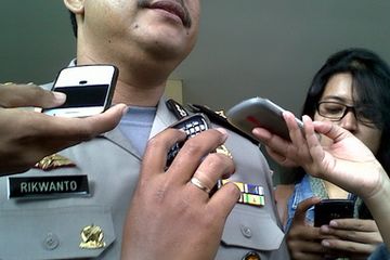 Imam Dibunuh di Mobil
