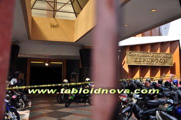 Sang Pelaku Bersimbah Darah di Kaki Intan