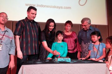 Maudy Koesnaedi Rayakan HUT Eddy ke-7