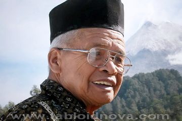 Mbah Maridjan Berkomunikasi Dengan Merapi