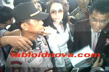 Menelisik Hubungan Jennifer Dunn dan Wawan