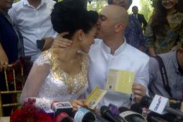 Nikah Nikita Mirzani Menyetir Mobil Sendiri
