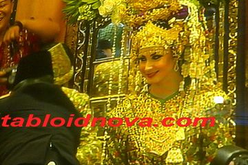 Resmi Menikah, Arumi Bachsin dan Emil Dardak Bak Ratu dan Raja