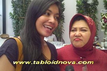 Denada Hamil Emilia Contessa Gelar Pengajian