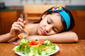 3 Tips Menghadapi Si Kecil yang Sulit Makan