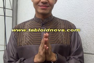Dude Harlino Dalami Ilmu Agama