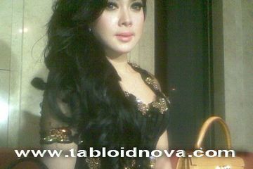 Produk Kecantikan Merk Syahrini Memakan Korban