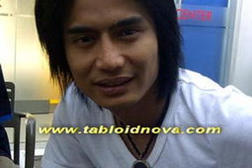 Charly Bekukan Manajemen Artis Miliknya