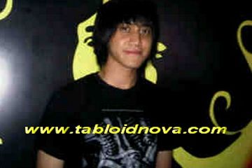 Kevin Aprilio Jadi Penyiar Radio