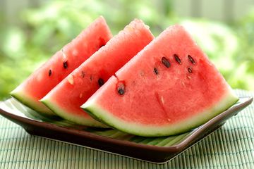 Jangan Dibuang, Bagian Putih Buah Semangka Berkhasiat Melawan Kanker