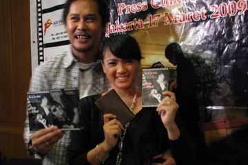 Nirina Ernest Siapkan Undangan Suvenir Unik
