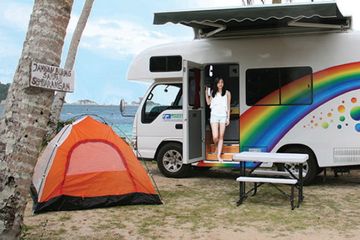 Menikmati Bumi Laskar Pelangi dengan Karavan