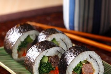 Kimbab salah stau masakan kore yang disuka anak muda.