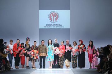 Dekranasda DKI Usung Tema Flora Fauna Jakarta di Jakarta Fashion Week 2016