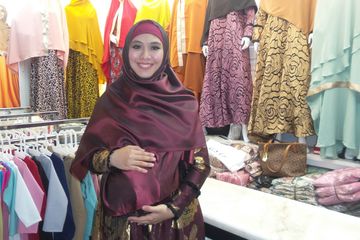 Oki Setiana Dewi ketika masih mengandung Khadeejah Faatimah Abdullah.