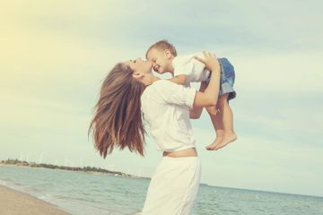 Terlalu Dekat dengan Ibu, Anak Laki-Laki Cenderung Feminin? 