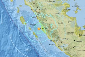 Pusat gempa Padang