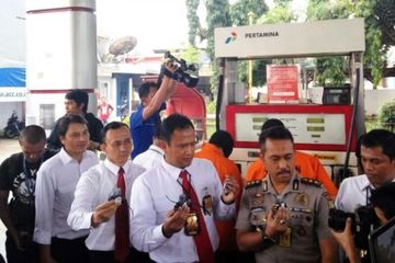 Pengelola SPBU di Jalan Pahlawan, Rempoa, Ciputat, tertangkap tangan mengurangi takaran bahan bakar kepada konsumen