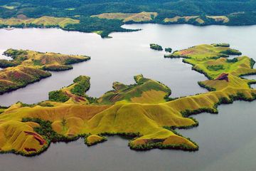 Pegunungan Cycloop dan Danau Sentani
