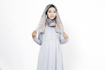1 Menit! Gaya Hijab Simpel Tanpa Pentul