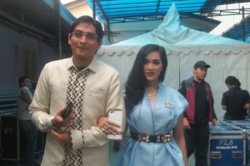 Lucky Hakim Tunda Nikahi Syahrini KW, Ada Apa?