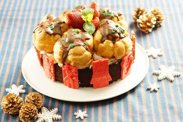 Resep Istimewa Kue Pesta: Cake Cokelat Sus Vla 
