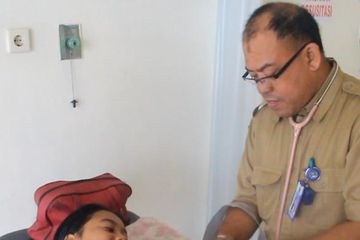 Sakit, P yang selama ini dirantai oleh neneknya, dirawat di IGD RS Andi Makkasau