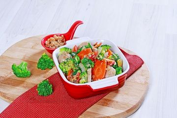 Gurih segarnya Cah Brokoli Ebi menjadi menu makan malam yang menggoda.