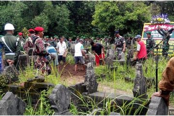 Pemakaman Sertu Danang Diwarnai Isak Tangis