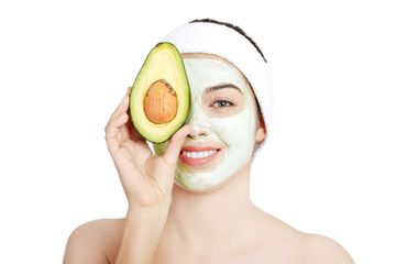 Tanda-Tanda Penuaan Sudah Muncul? Yuk Bikin Masker dengan Buah Mengandung Kolagen Ini untuk Mengatasinya