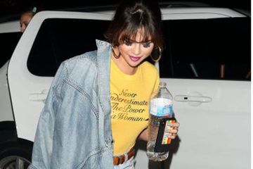 Isyaratkan Suasana Hati, Tulisan di Kaus  Selena Gomez Sukses Menyita Perhatian Publik 