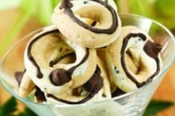 KUE KERING SAGU DUA RASA