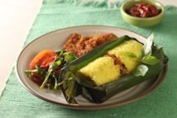 NASI KUNING DALAM BAMBU